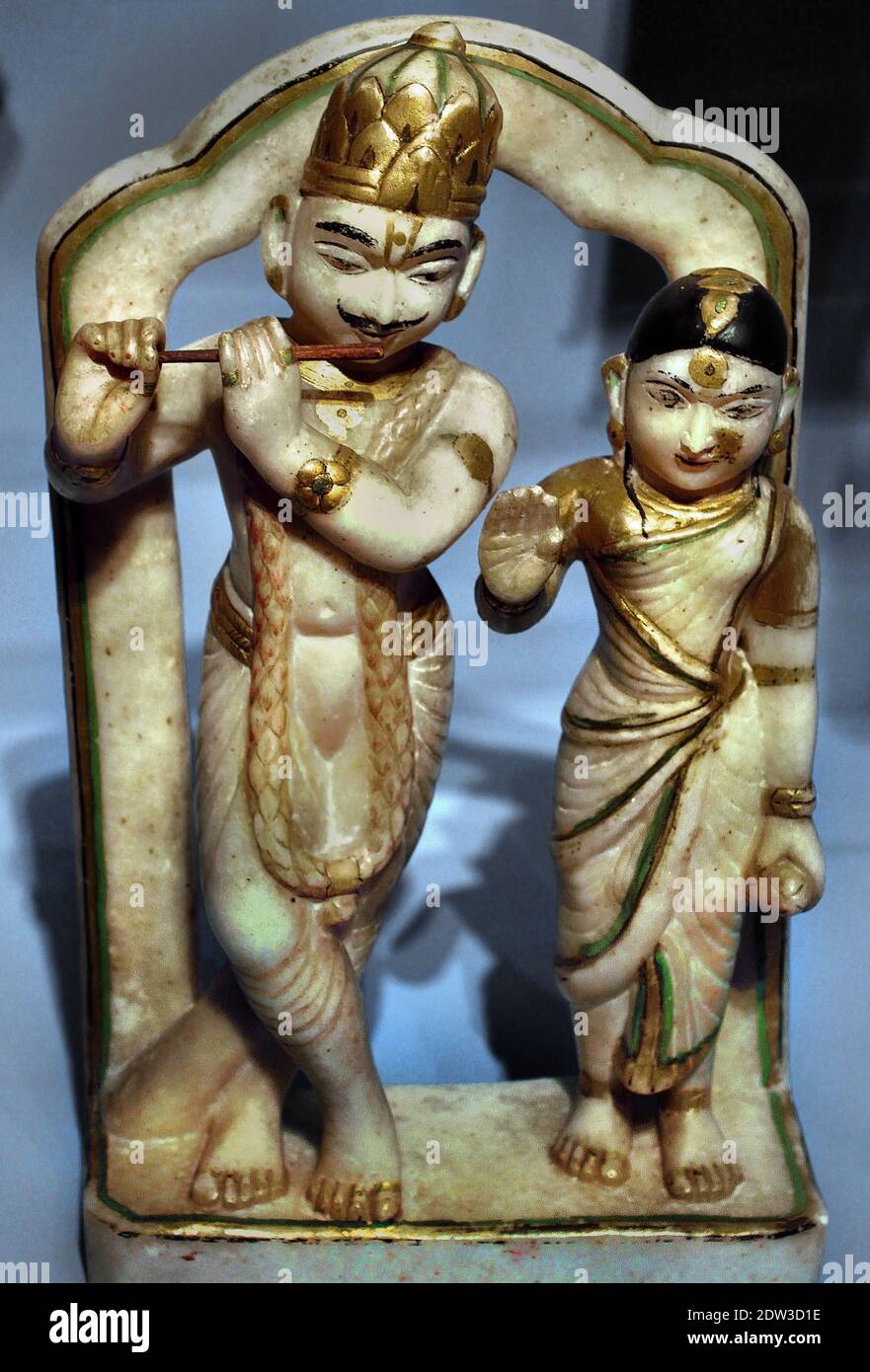 Krishna und Radha (Radha`s Liebe zu Krishna symbolisiert die Unterwerfung des Menschen`s Hingabe an Gott 19th Jahrhundert Alabaster Indien, Inder, ( Radha Krishna ist die kombinierten Formen der weiblichen und männlichen Wirklichkeiten Gottes im Hinduismus. ) Stockfoto Krishna und Radha (Radha`s Liebe zu Krishna symbolisiert die Unterwerfung des Menschen`s Hingabe an Gott 19th Jahrhundert Alabaster Indien, Inder, ( Radha Krishna ist die kombinierten Formen der weiblichen und männlichen Wirklichkeiten Gottes im Hinduismus. ) Stockfoto